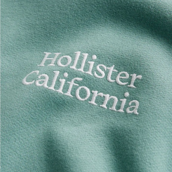 HOLLISTER OVERSIZED LOGO GRAPHIC SWEATSHIRT - Picture 2 of 3